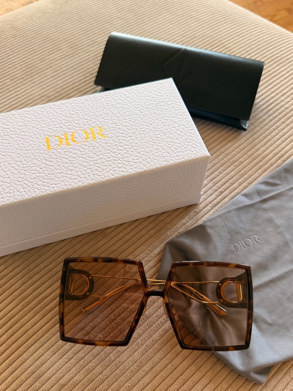 DIOR EYEWEAR 30Montaigne Tortoiseshell oversized sunglasses - Picture 2 of 16
